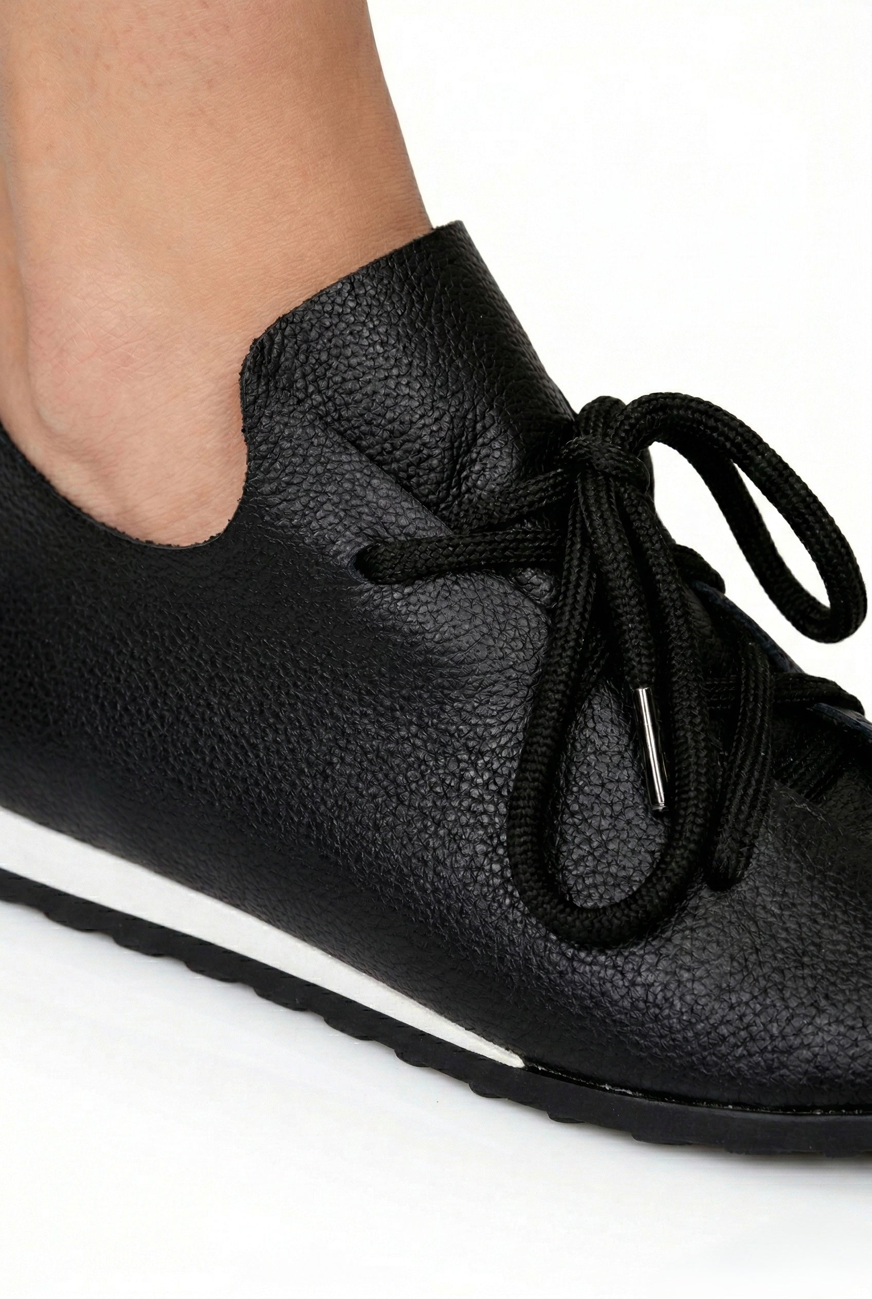 Kick Dollar Black
