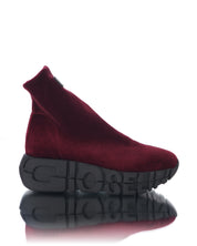 War Velvet Bordeaux
