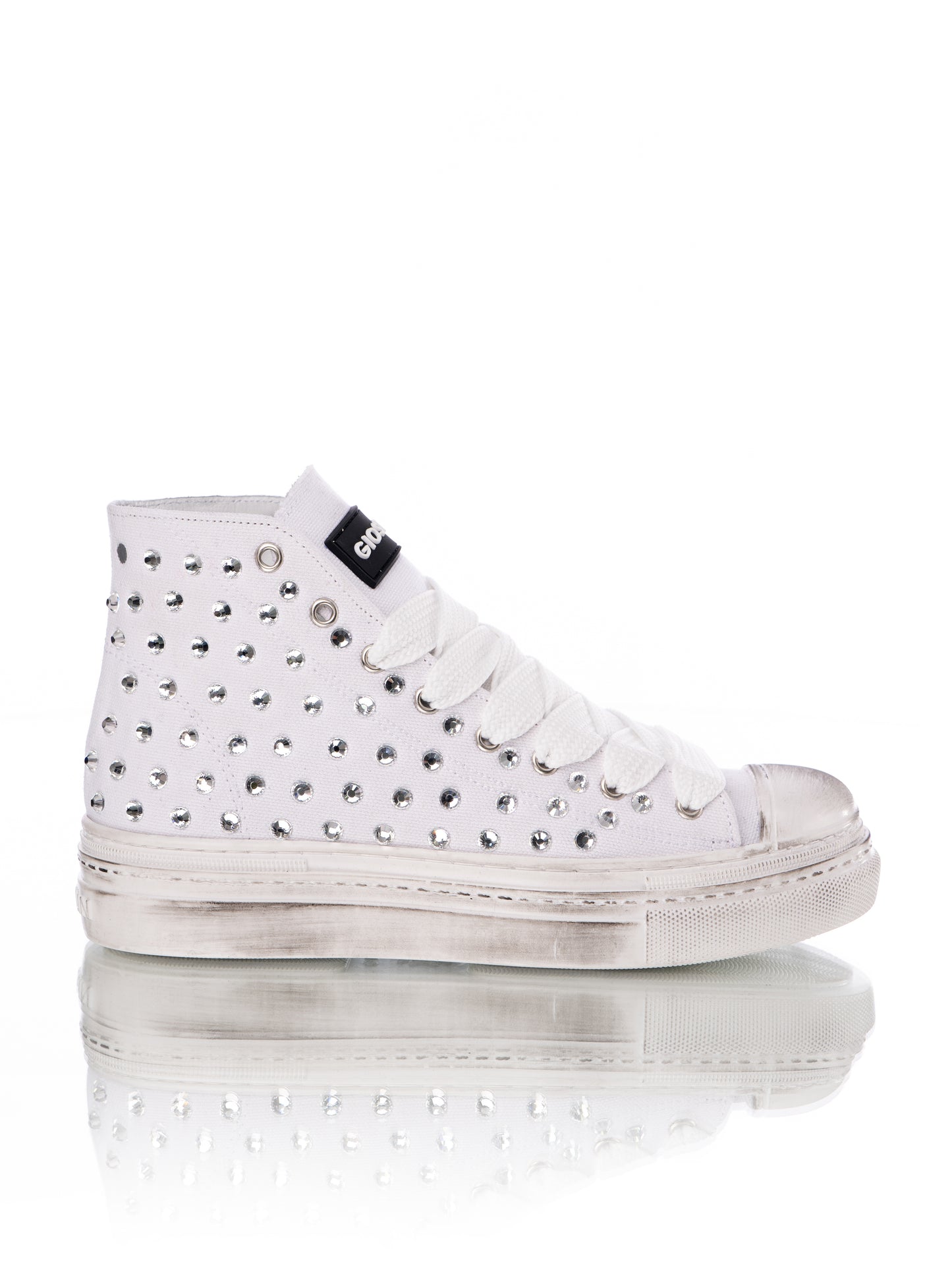 Play Diamond White