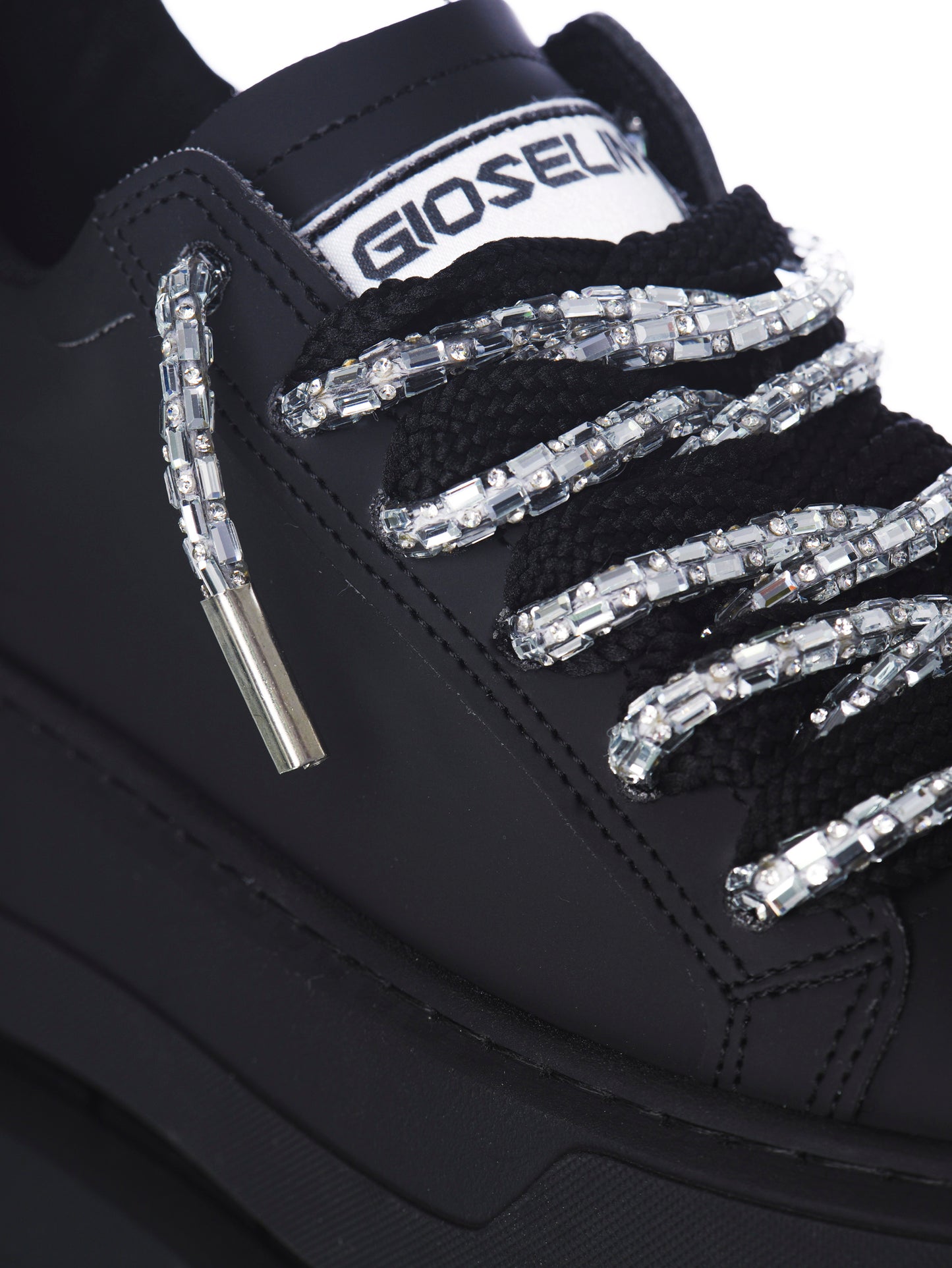 Black Tennis