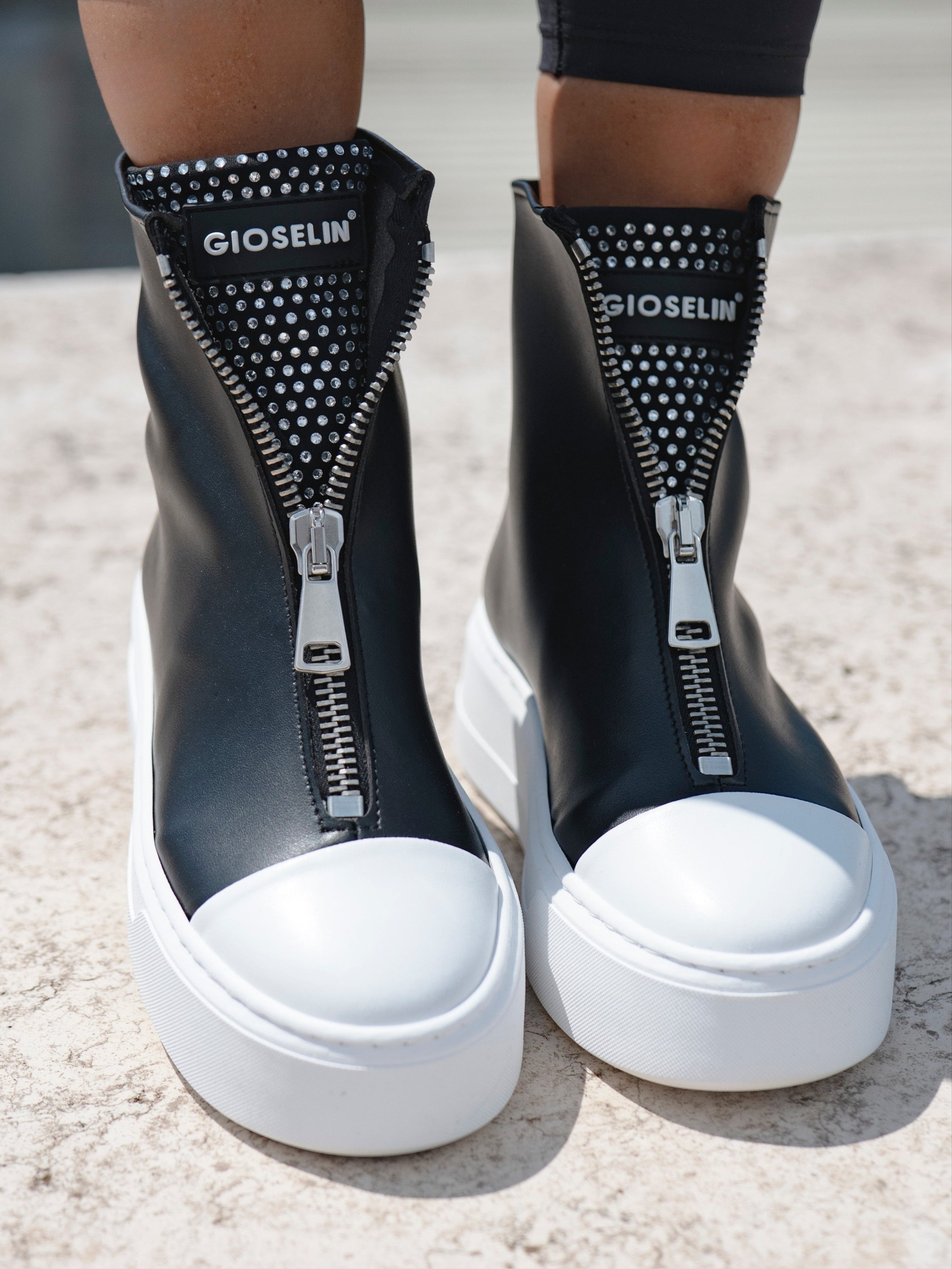 LIGHT - Line Diamond